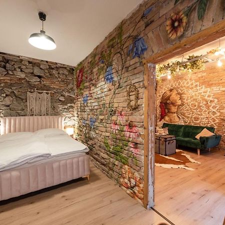 Accommodation At The Folklore Apartment براتسيلافا المظهر الخارجي الصورة